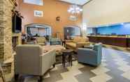 Lobi 6 La Quinta Inn & Suites by Wyndham Glen Rose