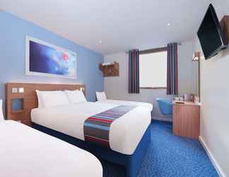 Bedroom 2 Travelodge Glasgow Braehead