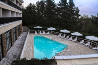 Swimming Pool Hôtel authentic by balladins – Rodez / Le Ségala