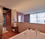 In-room Bathroom 2 Hotel Badalona Tower