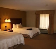 Bedroom 3 Hampton Inn & Suites Cedar Rapids - North