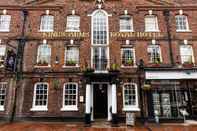 ภายนอกอาคาร The Kings Arms and Royal Hotel, Godalming, Surrey