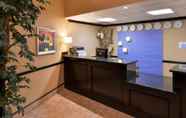 Lobi 7 Hotel Chino Hills