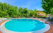 Swimming Pool 4 Hotel Riel