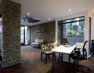 Lobi 2 Queenstown Park Boutique Hotel