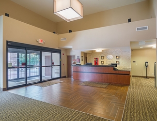 Lobby 2 Comfort Suites Grayslake near Libertyville North