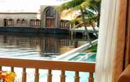 Nearby View and Attractions 4 Lemon Tree Vembanad Lake Resort, Kerala