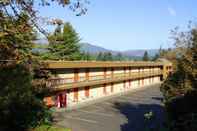 Exterior Columbia Gorge Inn