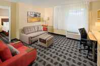 Common Space TownePlace Suites by Marriott Fayetteville North