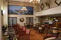 Bar, Cafe and Lounge Hampton Inn & Suites Cleveland Mentor