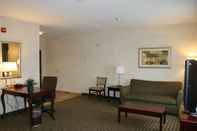 Common Space Hampton Inn & Suites Cleveland Mentor