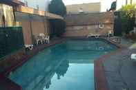 Swimming Pool Park Plaza Lodge Hotel