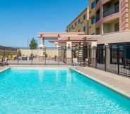 Swimming Pool 7 Courtyard Marriott Victorville