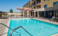 Swimming Pool 2 Courtyard Marriott Victorville