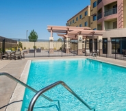 Swimming Pool 2 Courtyard Marriott Victorville