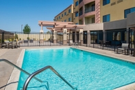 Hồ bơi Courtyard Marriott Victorville