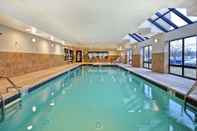 Swimming Pool Hampton Inn & Suites Detroit-Canton