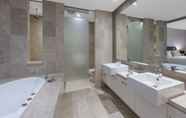 Toilet Kamar 3 Oaks Casuarina Santai Resort