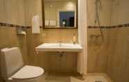 In-room Bathroom 3 Milling Hotel Park