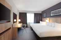 Bedroom Leonardo Hotel London Watford - Formerly Jurys Inn