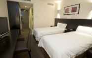 Kamar Tidur 5 Causeway 353 Hotel