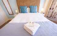 Kamar Tidur 3 The Clarence Gardens Hotel