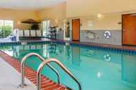 Kolam Renang Comfort Suites French Lick