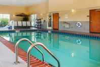 Kolam Renang Comfort Suites French Lick