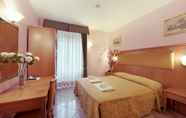 Kamar Tidur 3 Hotel Brianza