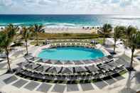 Kolam Renang Beach Club at The Boca Raton