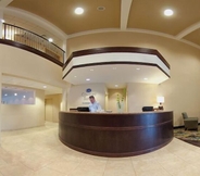 Lobby 2 Comfort Suites near Hot Springs Park