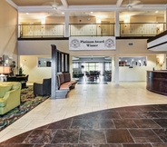 Lobby 3 Comfort Suites near Hot Springs Park