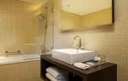 In-room Bathroom 4 Park Inn by Radisson Antwerpen