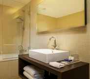 In-room Bathroom 3 Park Inn by Radisson Antwerpen