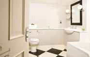 Toilet Kamar 7 Royal Albion Hotel