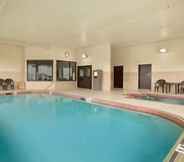 Swimming Pool 6 Days Inn by Wyndham Innisfail