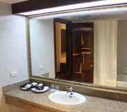 In-room Bathroom 3 Diamond Hotel