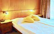 Bedroom 4 Hotel Alpina