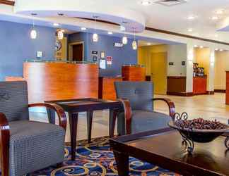 Lobby 2 Comfort Suites At Kennesaw State University