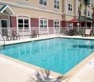 Kolam Renang 3 Country Inn & Suites by Radisson, Bradenton-Lakewood Ranch, FL