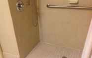 In-room Bathroom 5 Country Inn & Suites by Radisson, Bradenton-Lakewood Ranch, FL