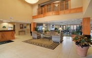 Lobby 4 Wingate By Wyndham Lagrange