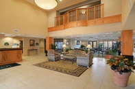 Lobby Wingate By Wyndham Lagrange