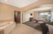 In-room Bathroom 4 La Quinta Inn & Suites by Wyndham Oklahoma City -Yukon