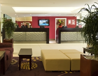 Lobby 2 Courtyard by Marriott London Gatwick Airport