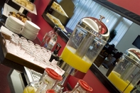 Bar, Cafe and Lounge Courtyard by Marriott London Gatwick Airport