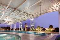 Swimming Pool Crowne Plaza Foshan, an IHG Hotel