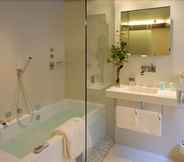 Phòng tắm bên trong 4 Hotel Museu Llegendes de Girona