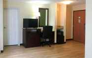 Bedroom 7 Econo Lodge Harrisburg - Hershey
