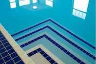 Swimming Pool Days Inn & Suites by Wyndham Edmonton Airport